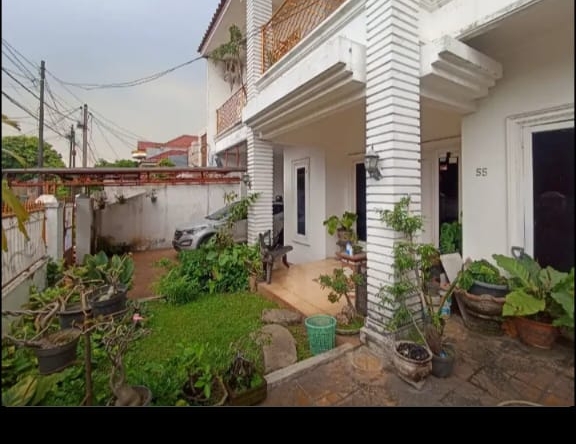 DIJUAL RUMAH BESAR LOKASI TENANG SATULISTING.com