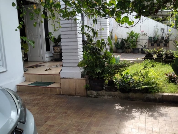 DIJUAL RUMAH BESAR LOKASI TENANG SATULISTING.com