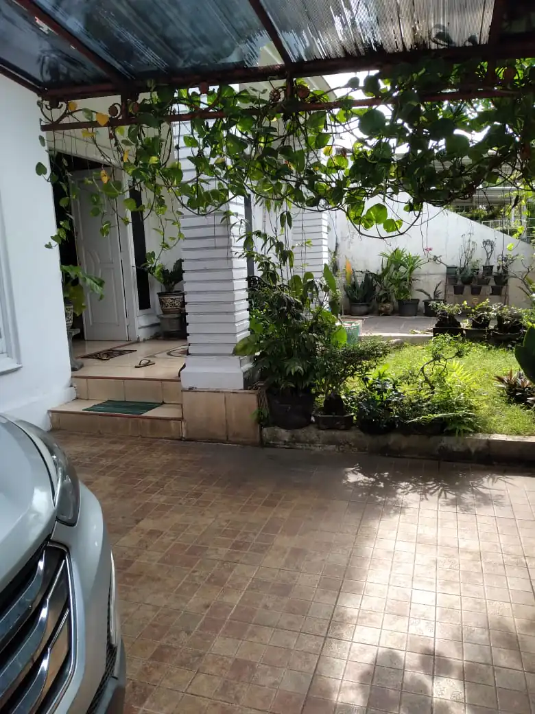 DIJUAL RUMAH BESAR LOKASI TENANG SATULISTING.com