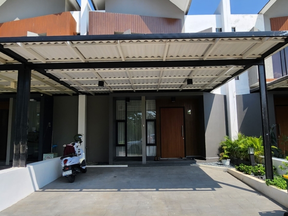 RUMAH DENGAN KOLAM RENANG DI METLAND MENTENG JAKARTA TIMUR SATULISTING.com