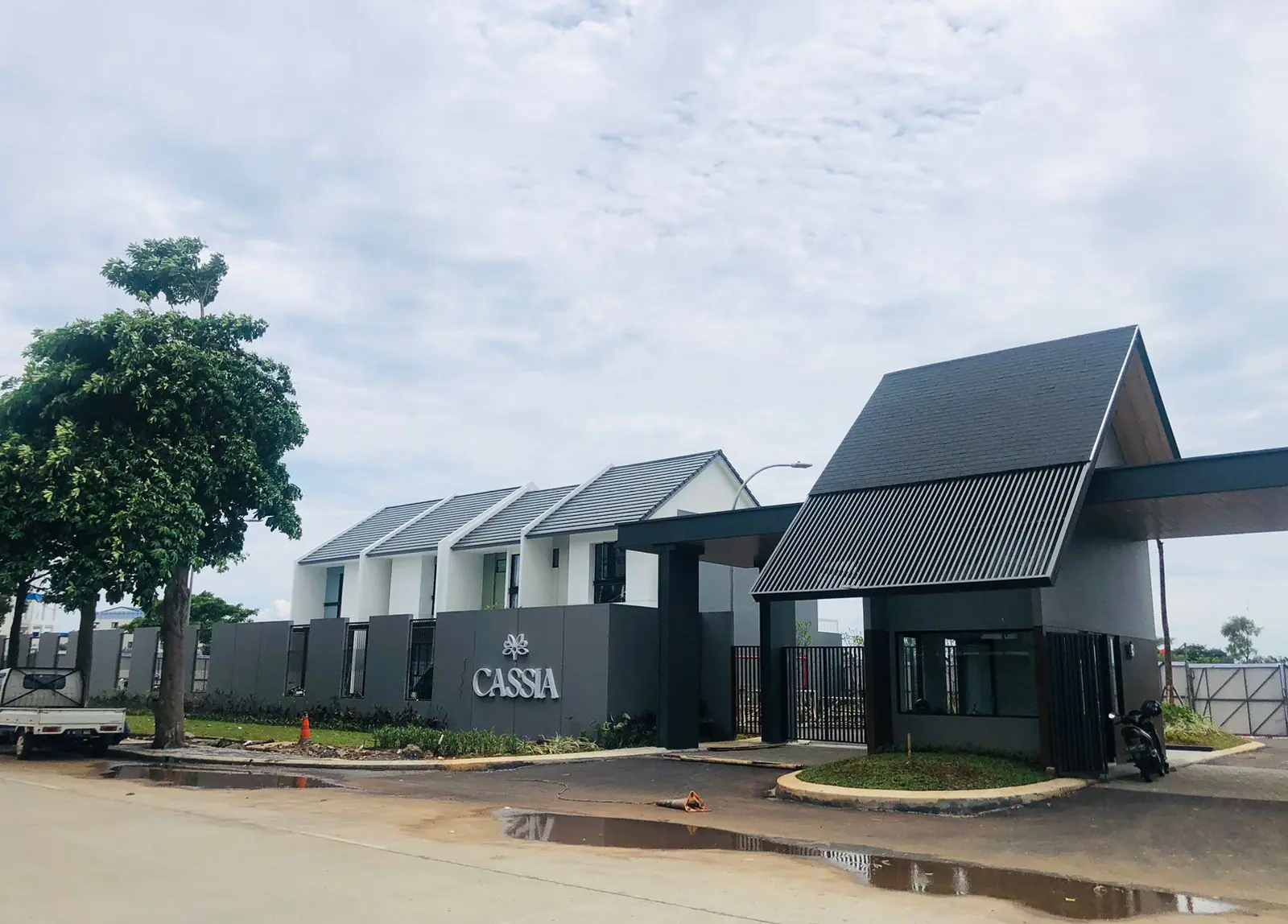 Gerbang lokasi cluster Cassia Ayodhya Garden