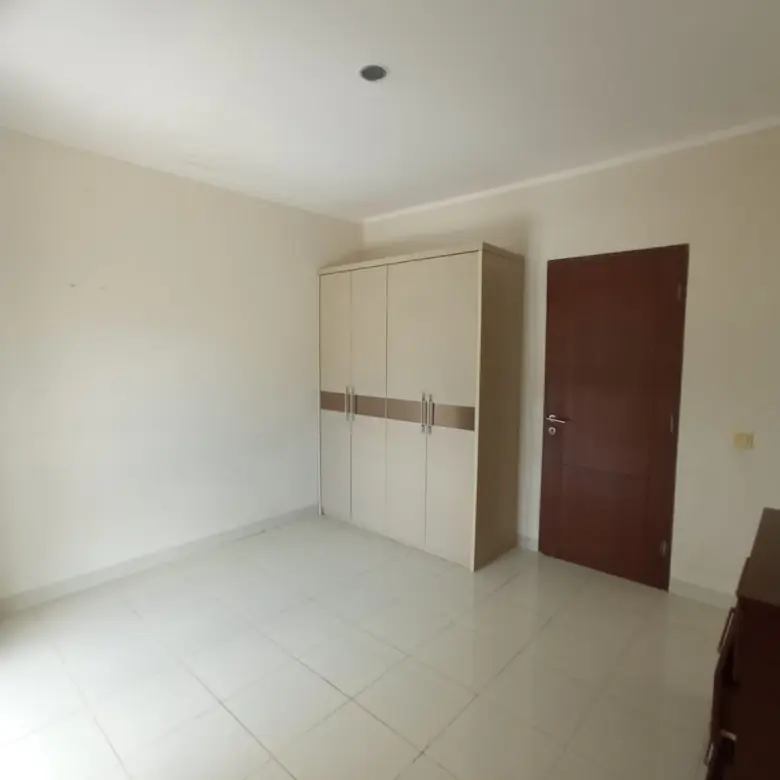 Kamar tidur Rumah Premier Park 2 Cikokol Tangerang