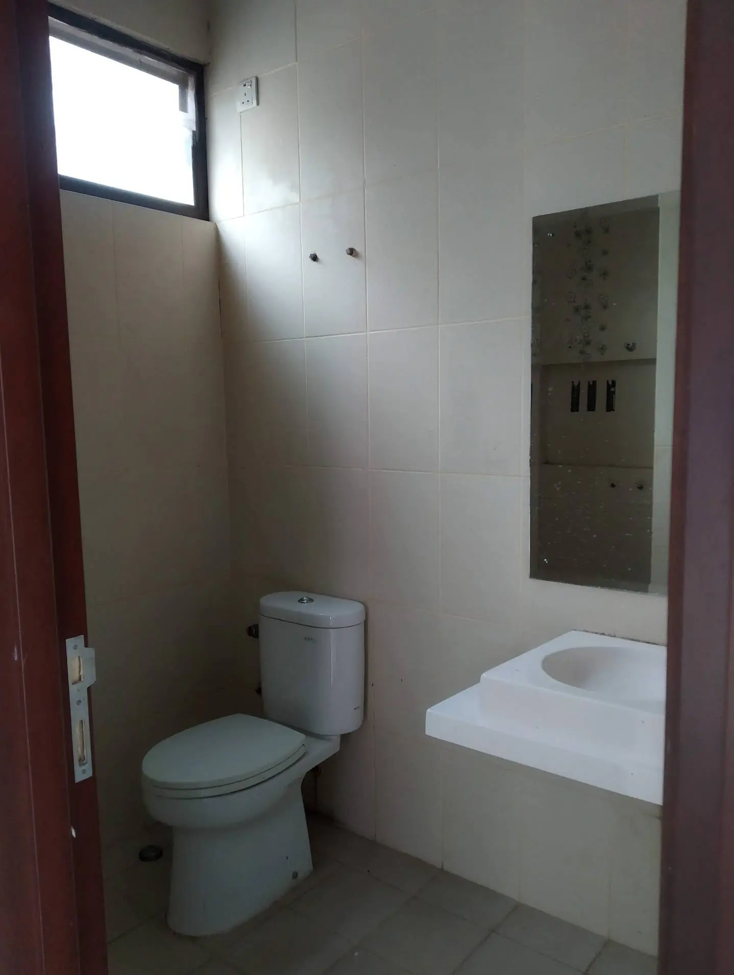 Kamar Mandi Rumah Cluster Caspia BSD