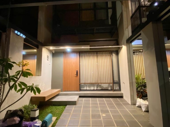 RUMAH BSD FLEEKHAUZ R FULL FURNISHED