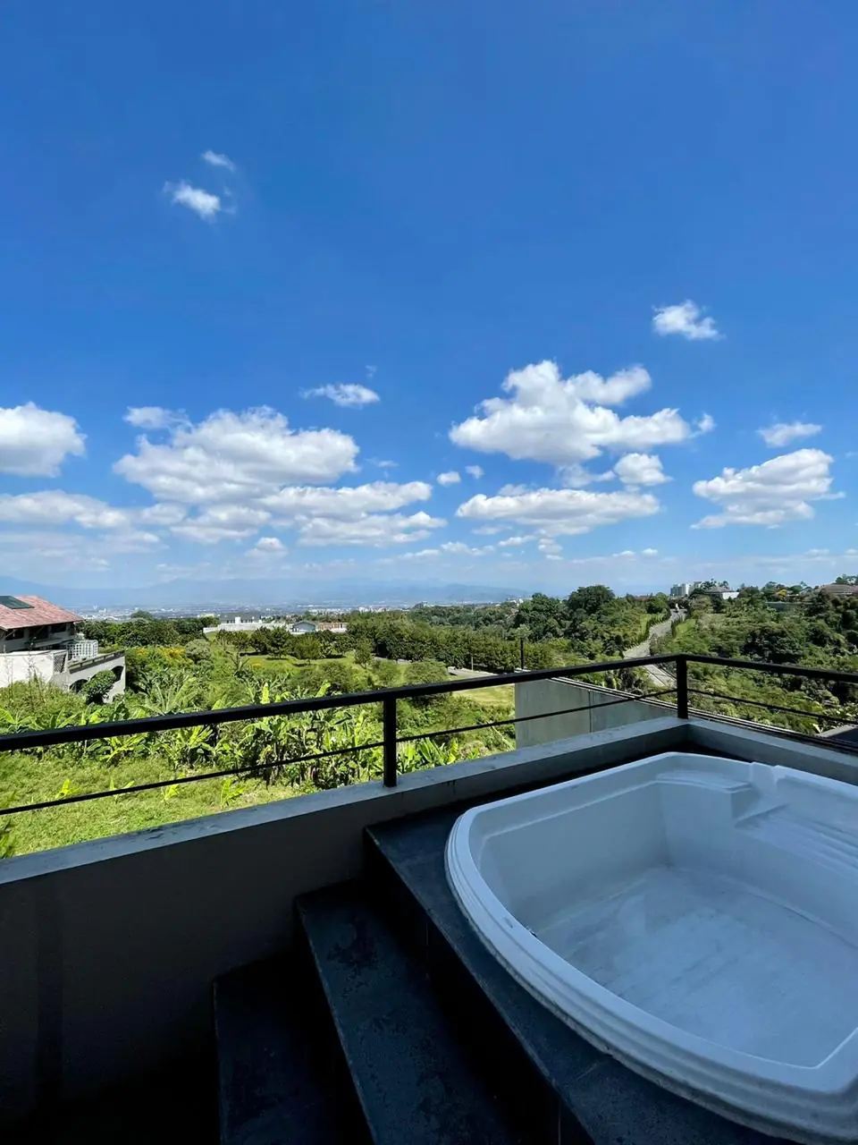 Dijual Rumah Mewah dibawah harga pasar di Setiabudhi Bandung - Jacuzzi