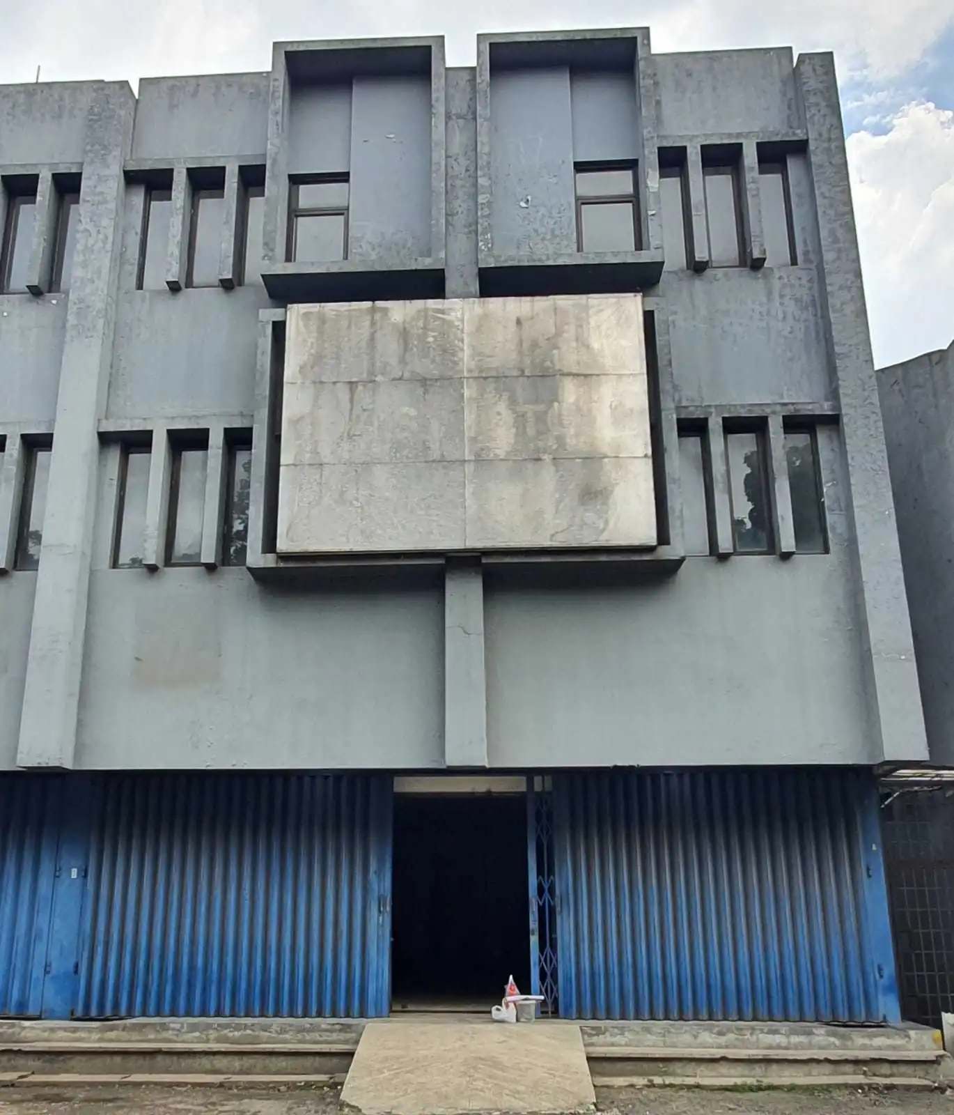 Ruko Gandeng 3 Lantai Taman Royal Tangerang