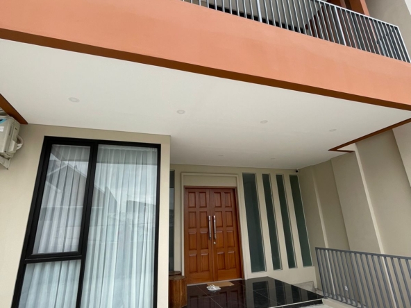 Rumah 4 Lantai Komplek Perumahan Pulomas Jakarta Timur