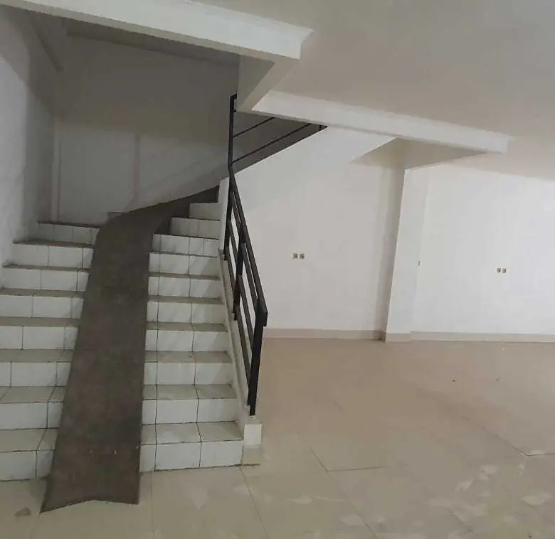 Ruko Gandeng 3 Lantai Taman Royal Tangerang 2
