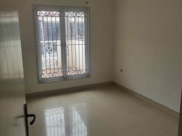 Rumah 2 lantai Siap Huni Taman Royal 1 Poris Tangerang