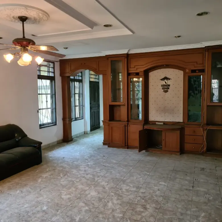 Rumah Di Taman Palem Lestari Jakarta Barat