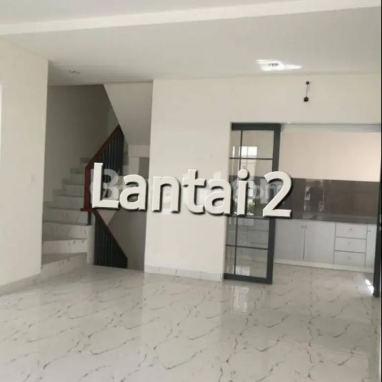 Ruang keluarga di lantai 2 cluster scarlet swan city