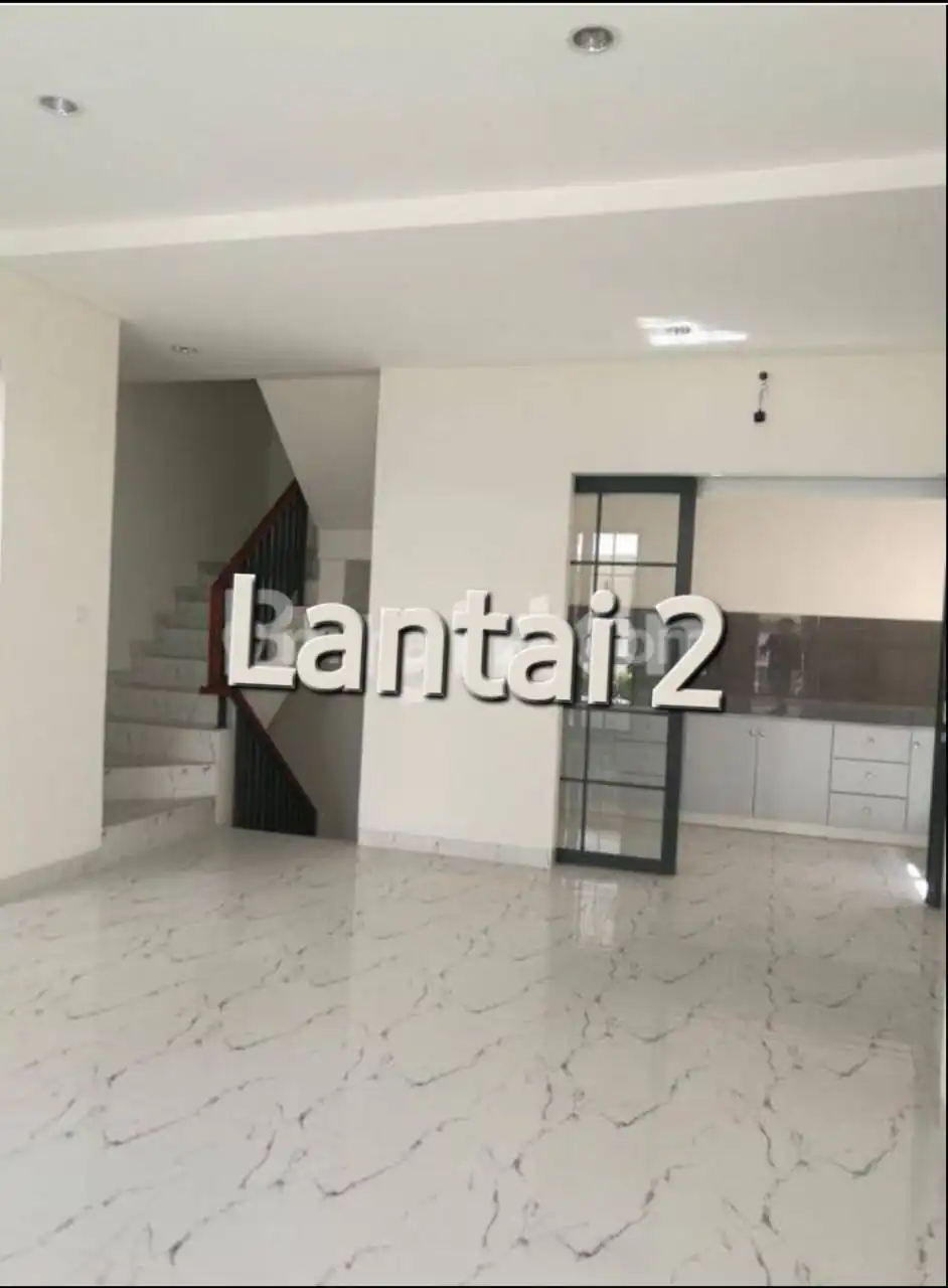 Ruang keluarga di lantai 2 cluster scarlet swan city