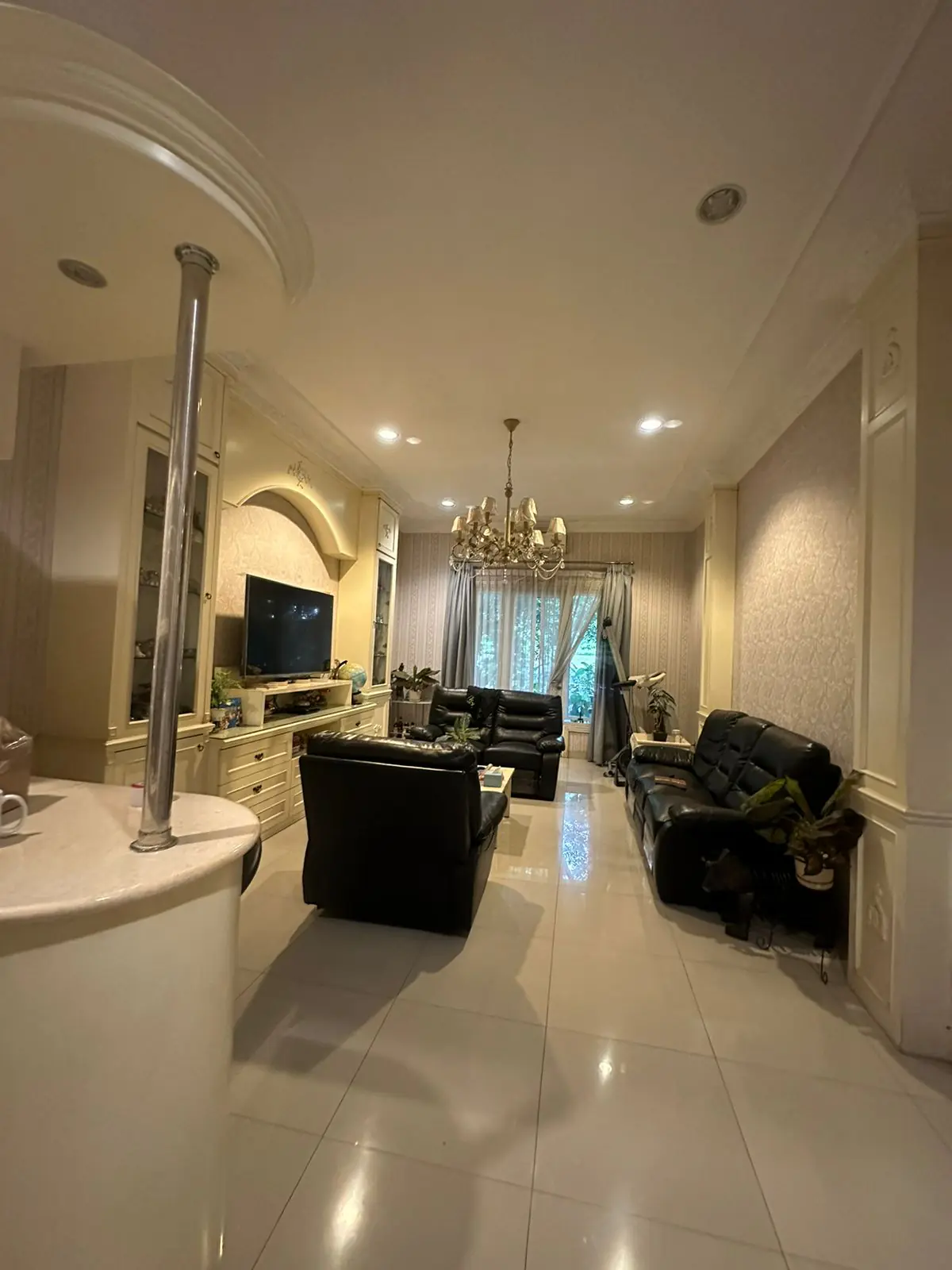 Living Room Lantai Atas Cluster Aquamarine Gading Serpong