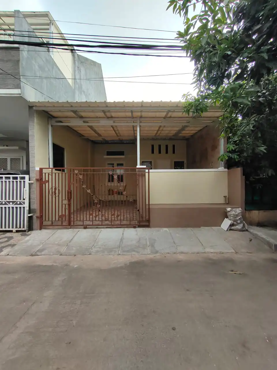 Rumah siap huni di Griya Jakarta Pamulang