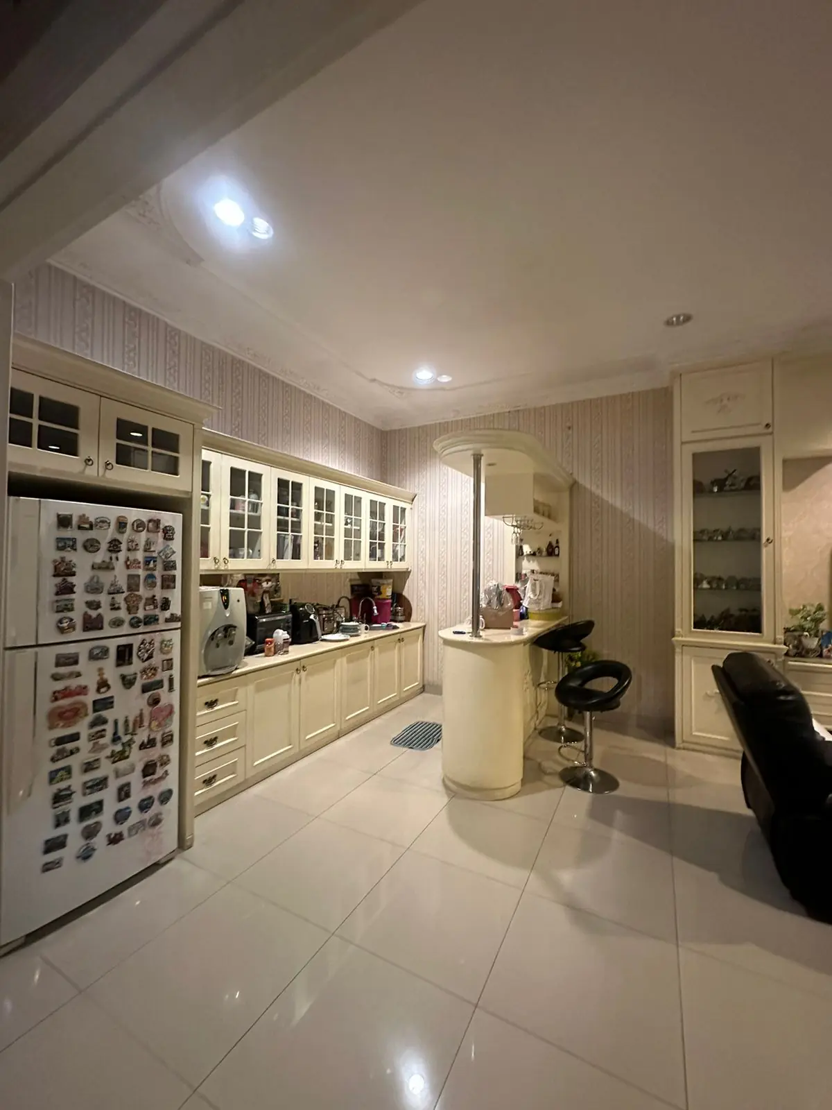 Living Room Lantai Atas 2 Cluster Aquamarine Gading Serpong