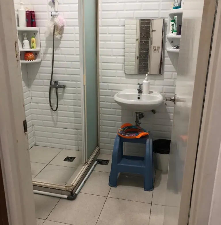Kamar mandi Town House Taman Ayu Karawaci