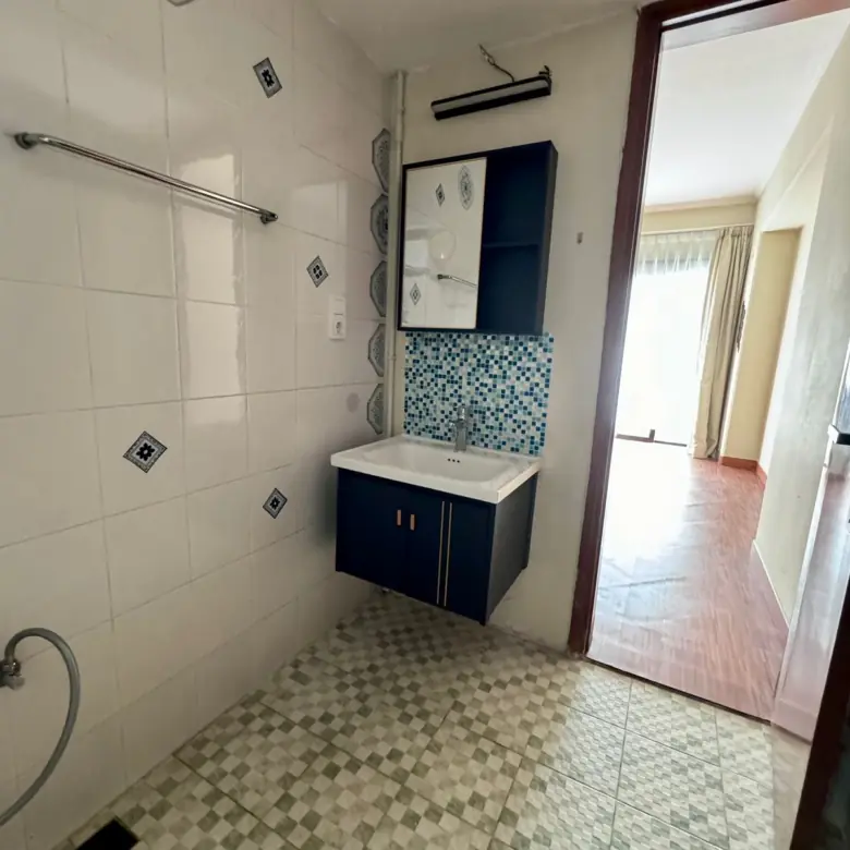 Design WC Condominium Golf Lippo Karawaci