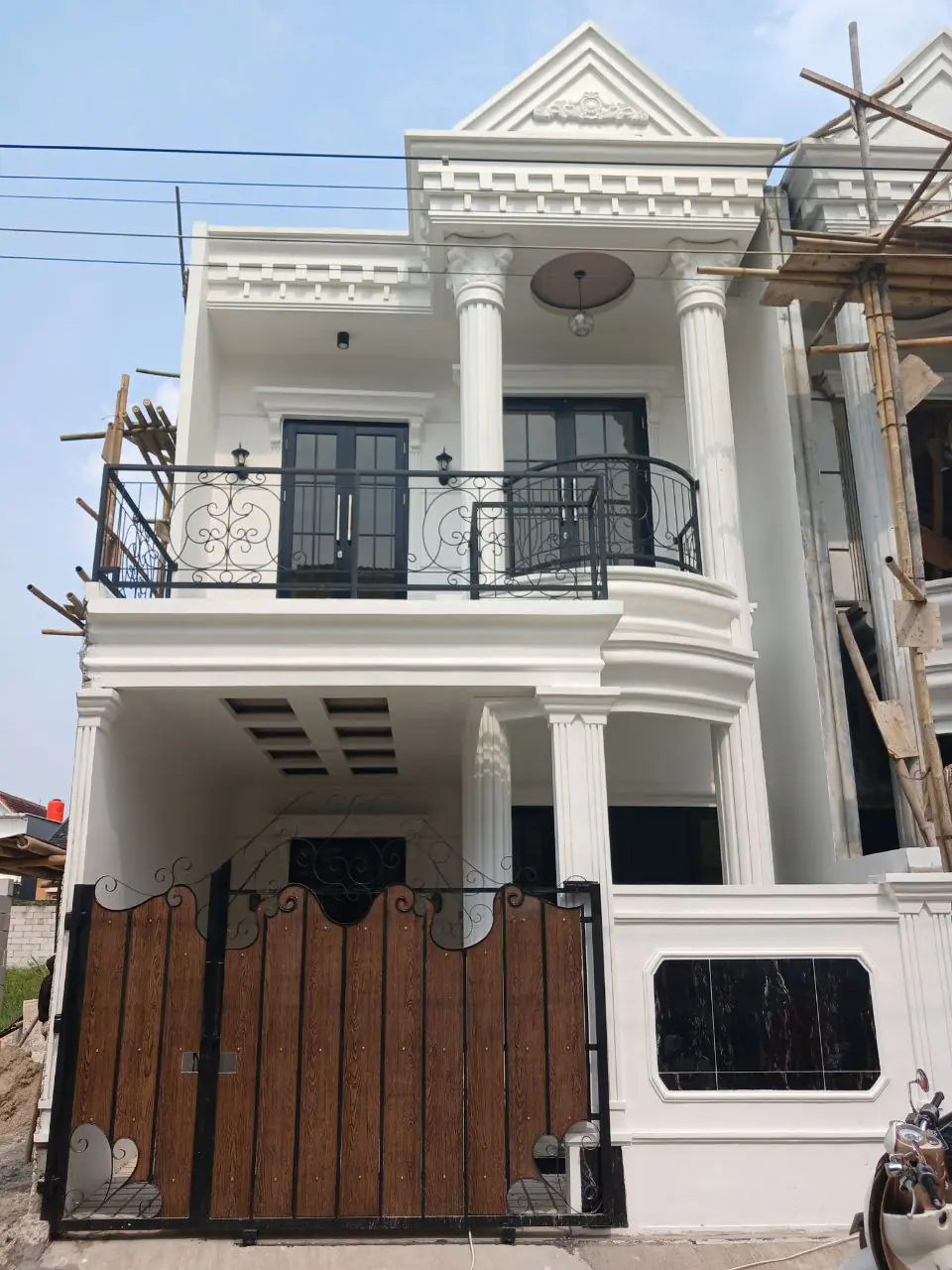 Rumah Mewah Lokasi Premium Dekat Taman Alun-alun GDC Depok 3