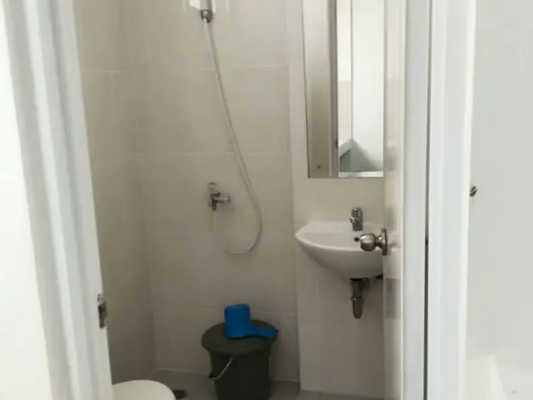 Kamar mandi Ruko Faraday