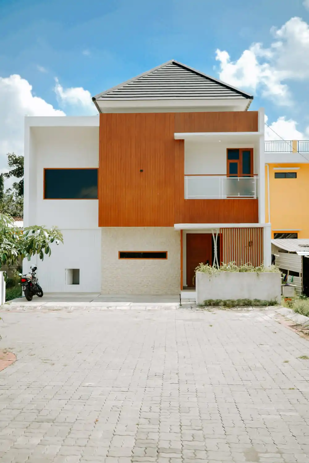 Rumah 2 Lantai Murah Di Jalan Raya Tajem 3