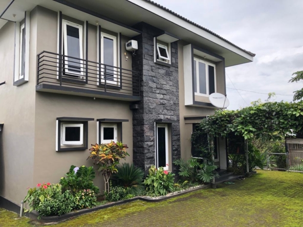 RUMAH VILLA FULL FURNISH PLUS VIEW SUPER CANTIK DI MALANG 3