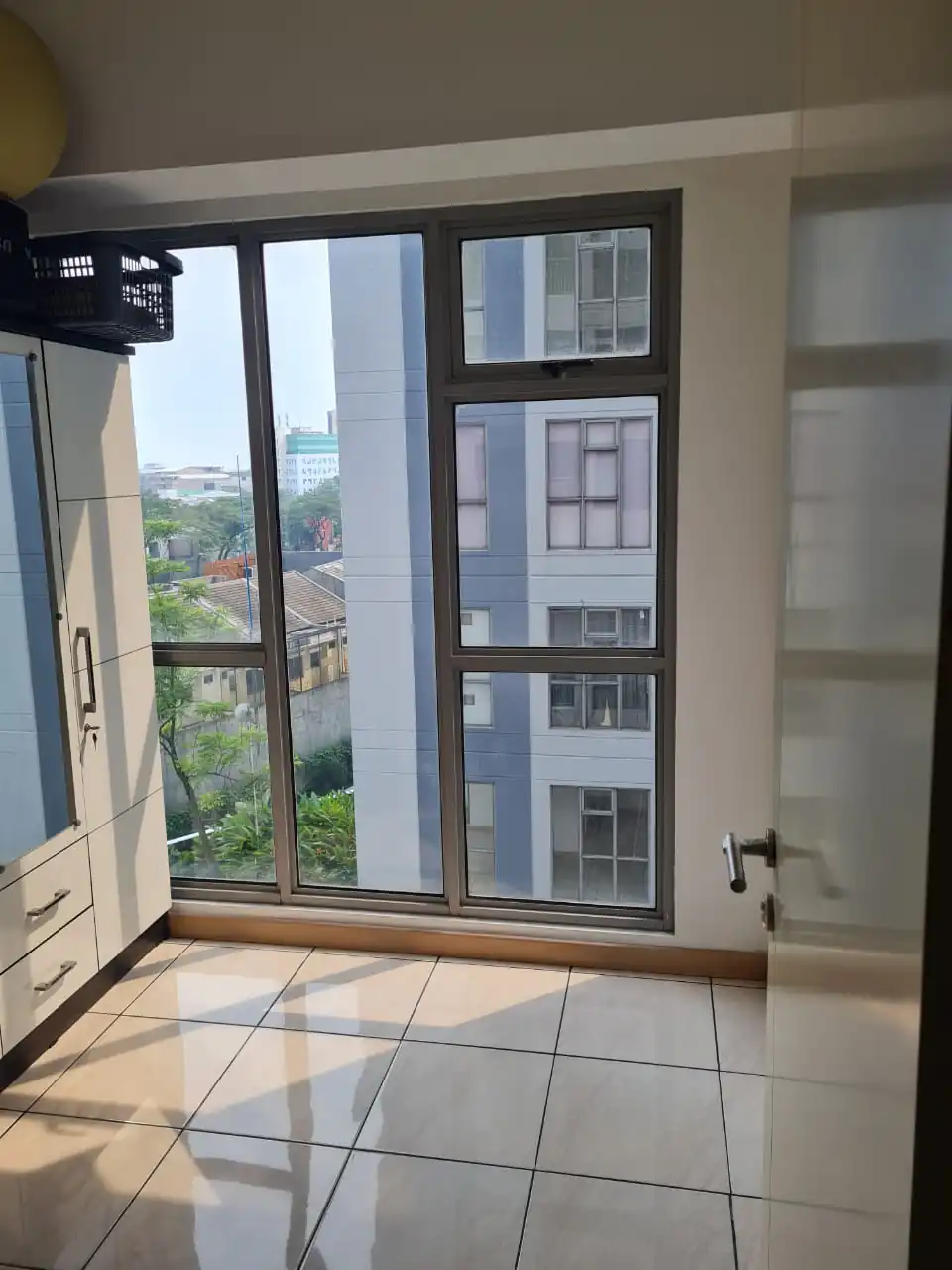 DIJUAL APARTEMENT M TOWN RESIDENCE SEMI FURNISHED TYPE 3BR