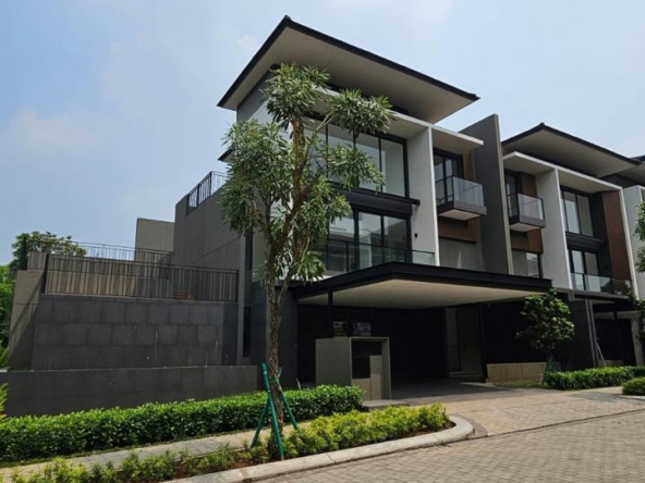 Rumah Mewah Siap Huni 3 Lantai Laurel Navapark BSD