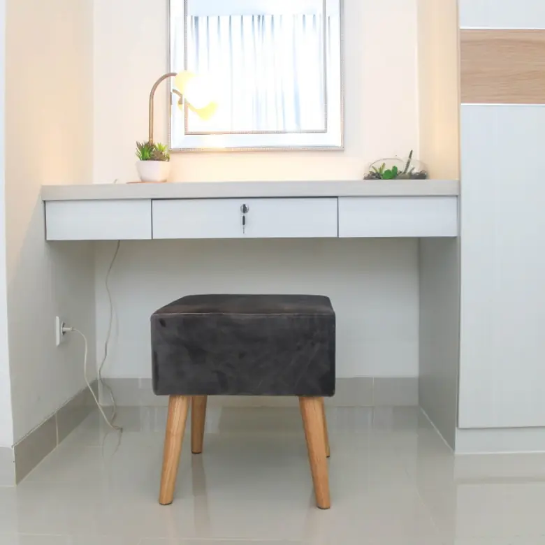 Kamar Tidur Apartemen Brooklyn Alam Sutera Sisi Meja Rias Untuk Wanita