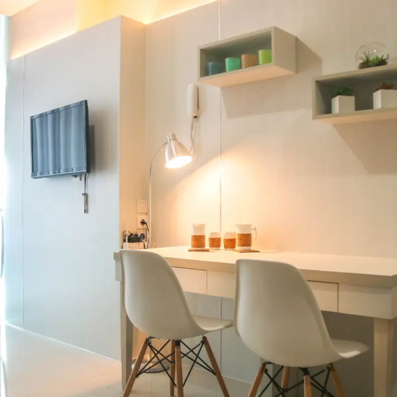 Kamar Tidur Apartemen Brooklyn Alam Sutera Sisi Meja Serba Guna