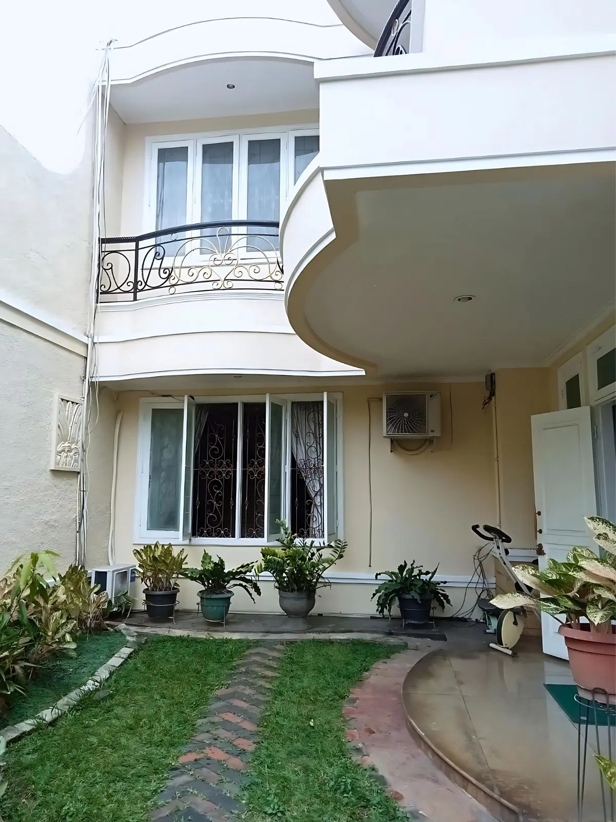 Rumah di Jalan Hartono Raya Modernland
