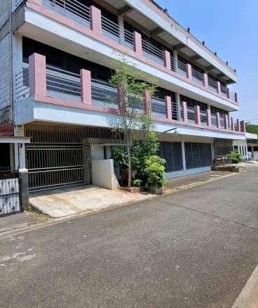 Disewakan gedung balai latihan kerja di Kota Legenda Bekasi SATULISTING.com