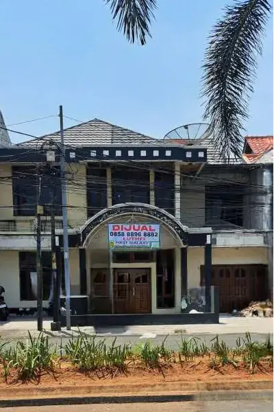 Rumah tua lebar 11m di jalan utama Grand Galaxy City SATULISTING.com