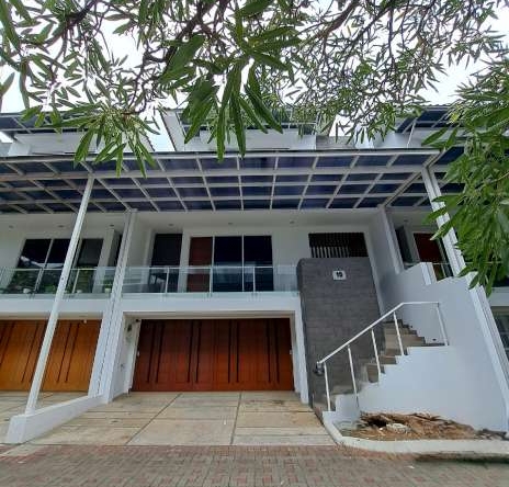 Rumah 3 lantai fully furnished di Pangkalan Jati Cinere Depok SATULISTING.com