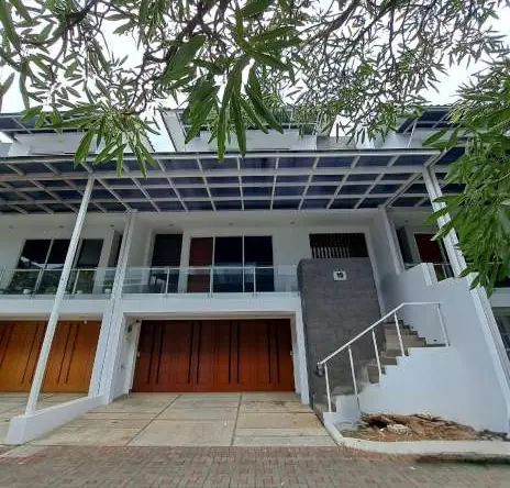 Rumah 3 lantai fully furnished di Pangkalan Jati Cinere Depok SATULISTING.com