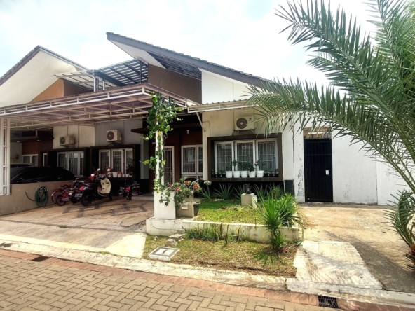 RUMAH HOOK PERUMAHAN FAMILIA URBAN MUSTIKASARI BEKASI SATULISTING.com