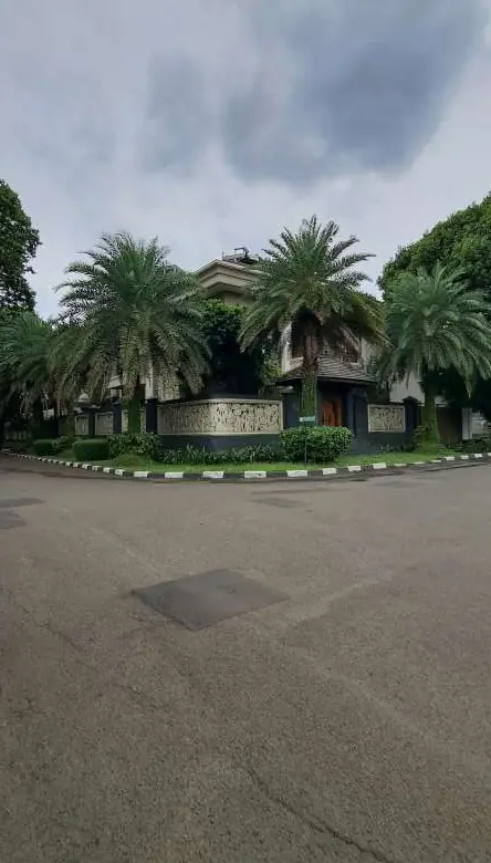 Rumah huk megah 4 lantai di Jaka Permai Menteng nya Bekasi