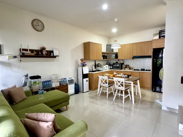 Rumah SIAP HUNI Semi FURNISHED FULL BANGUNAN HANYA 1 Man SATULISTING.com