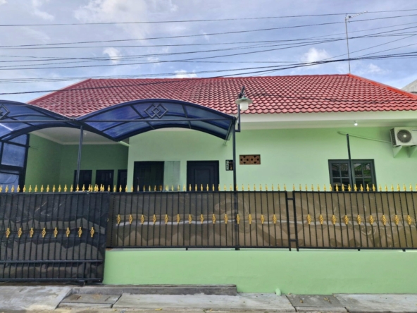 Rumah asri terawat dekat taman lingkungan Pondok Pekayon Indah