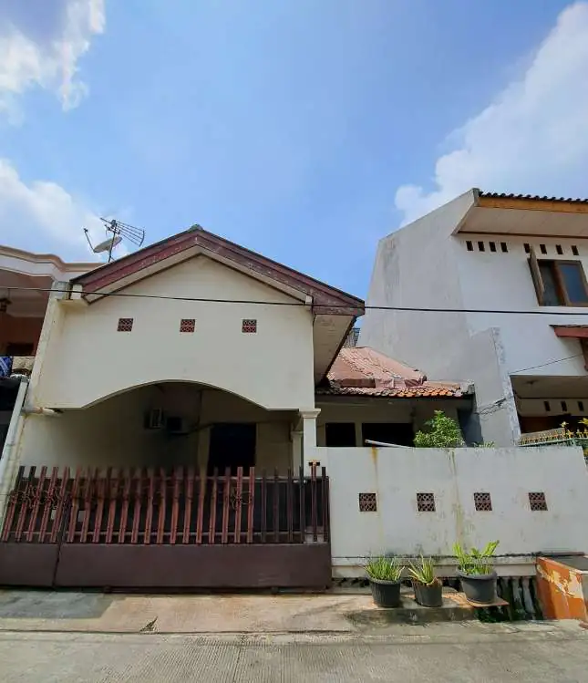 Rumah siap huni di komplek Walikota Jakarta Utara Kelapa Gading