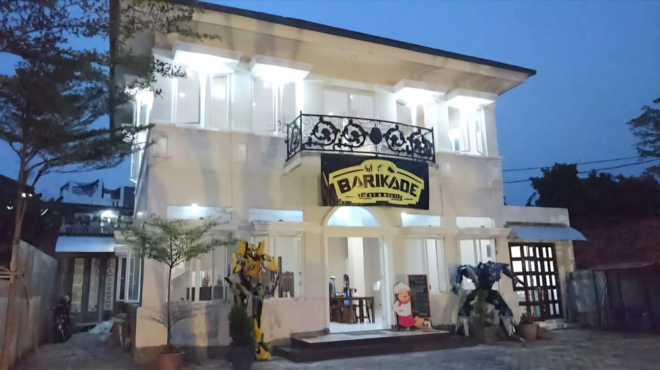 Rumah cantik 2 lantai buat usaha kuliner pusat Kota Bekasi