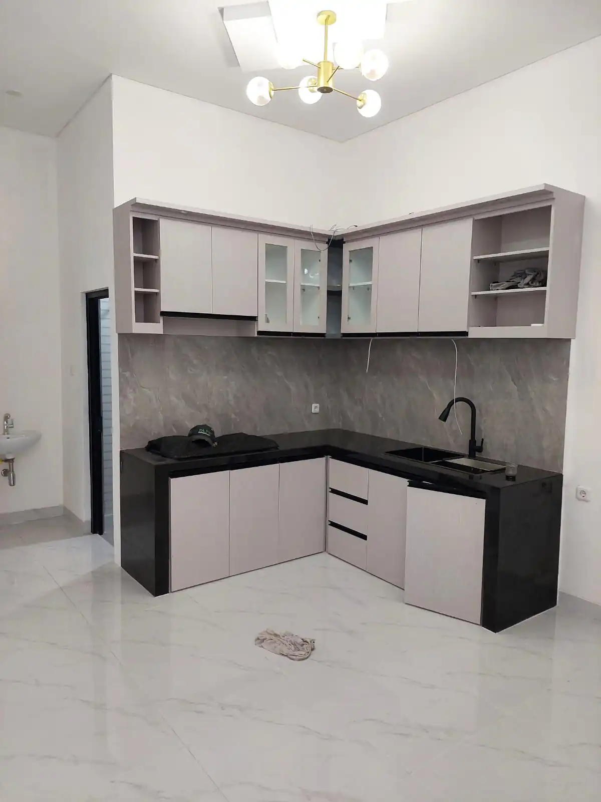 Dijual rumah siap huni di taman Ubud lippo karawaci