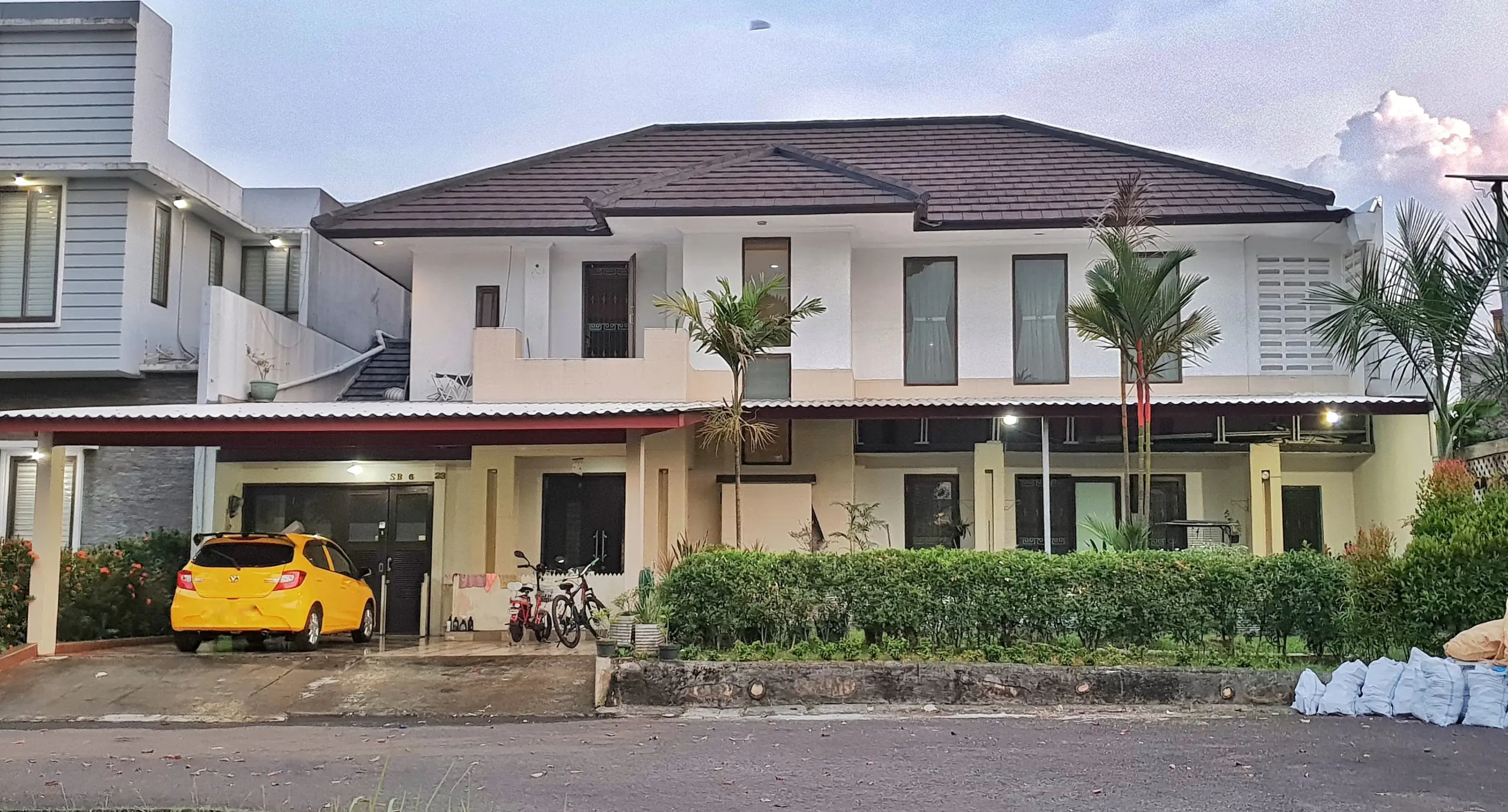 RUMAH BESAR Di ALAM SUTRA BUANA TANGERANG