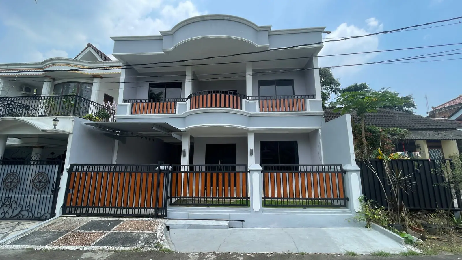 NEW HOUSE di kompleks GRIYA LOKA BSD TANGERANG SATULISTING.com