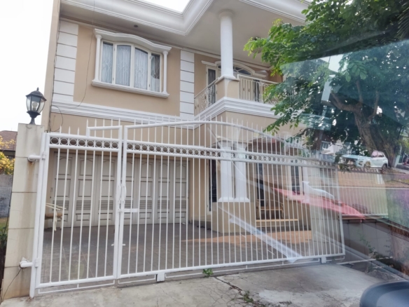 RUMAH BESAR 2 Lt DI PERMATA SARI LIPPO KARAWACI TANGERANG