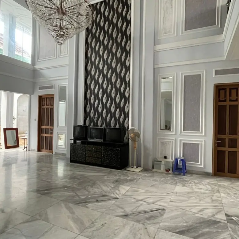 Bangunan megah LUXURY HOUSE JLN GATOT SUBROTO DENPASAR BALI