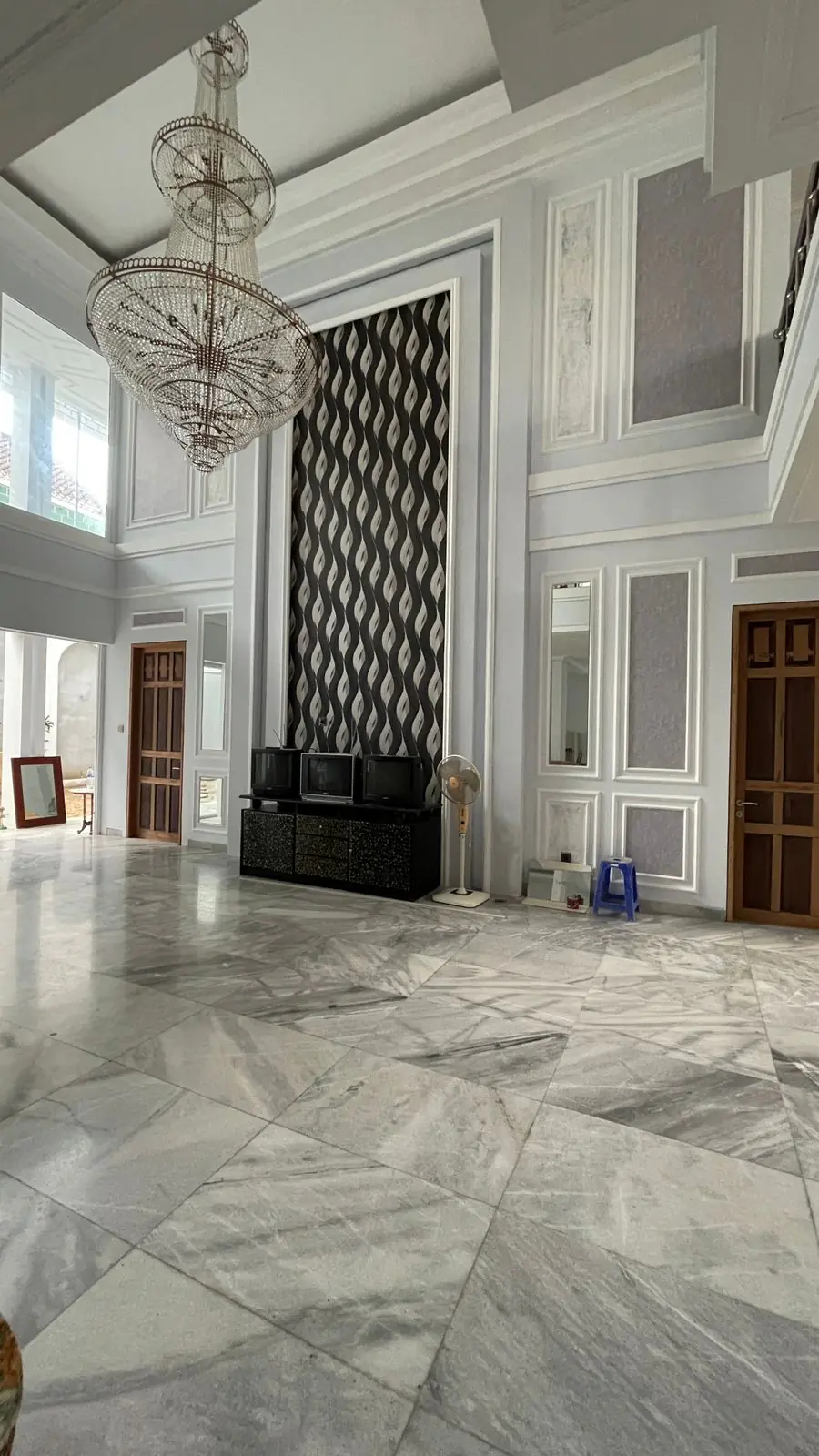 Bangunan megah LUXURY HOUSE JLN GATOT SUBROTO DENPASAR BALI