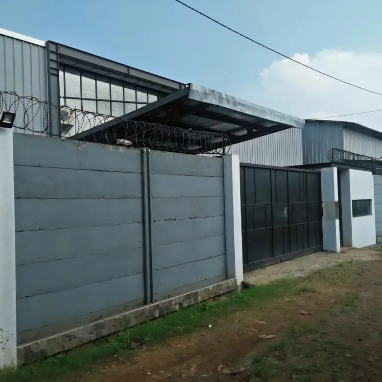 TAMPAK DEPAN GUDANG DI GUNUNG SINDUR BOGOR