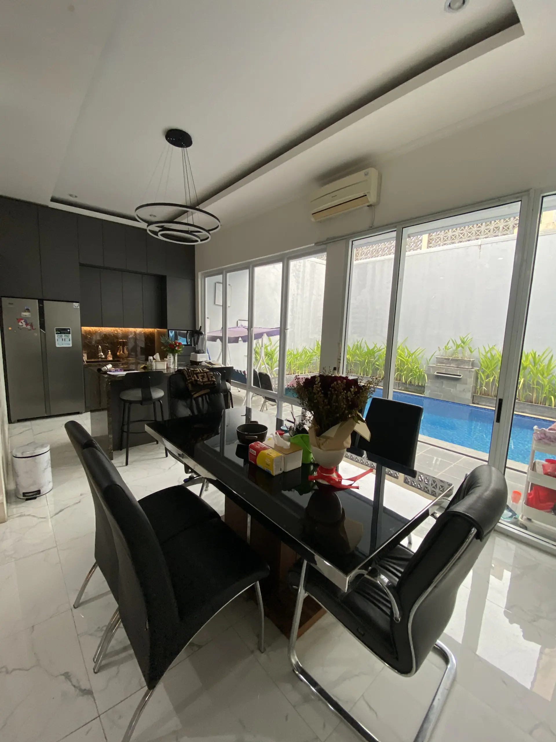 Ruang Makan di Cluster Aristoteles Gading Serpong