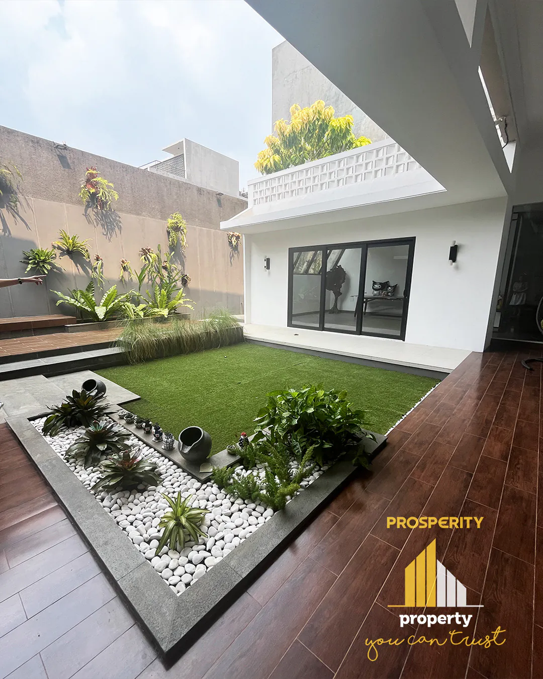 Rumah Furnished Konsep Open Space di Cluster Tiara PHG Gading Serpong