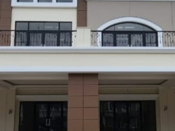 Aristoteles gading Serpong